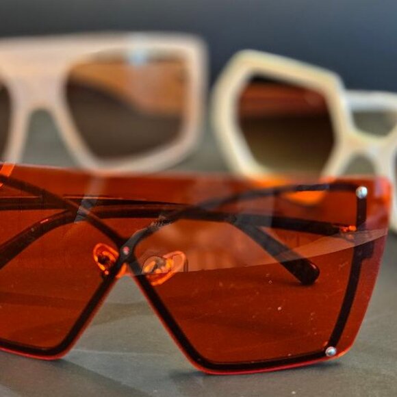 Collection of 3 boutique oversized modern sunglasses - Picture 7 of 7
